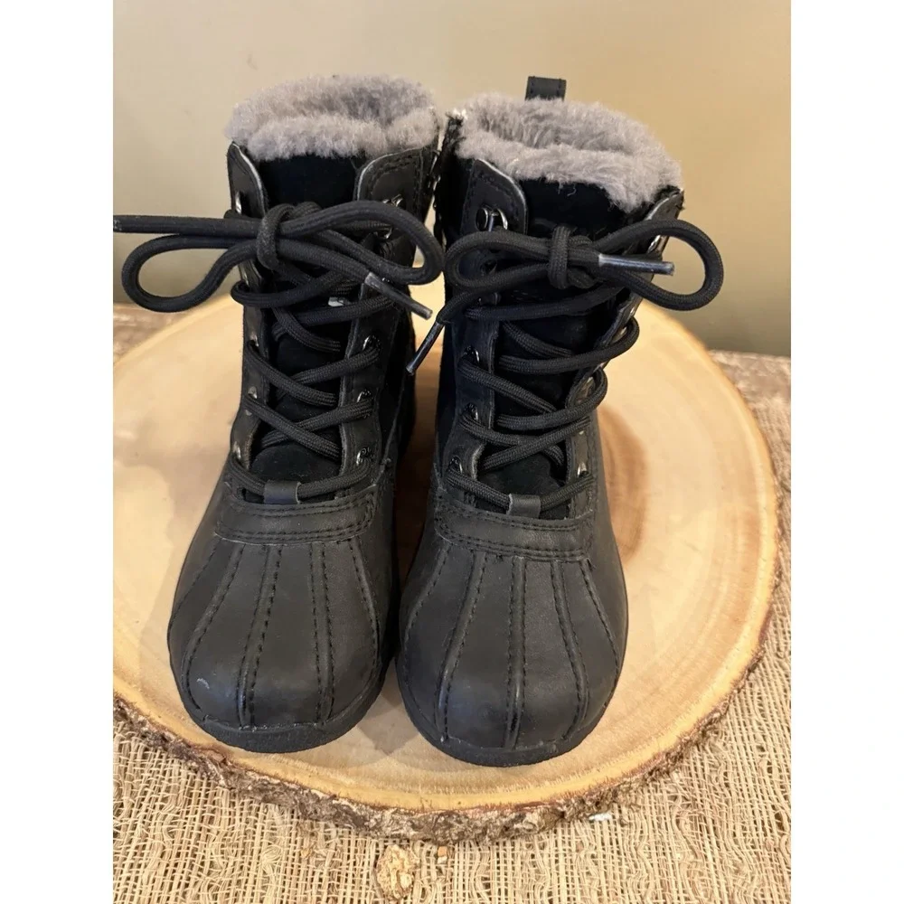 N/A ugg kids
